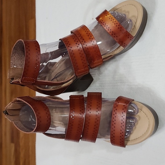 C Comfort Womens Faux Brown Leather Heeled Sandals Strappy Zips Ankle Strap Sz 8 - Picture 15 of 15